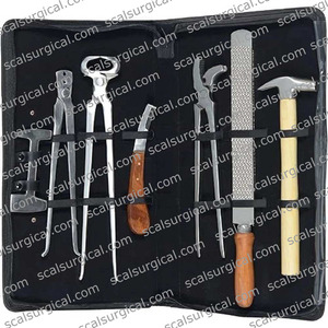 Oferta Especial: Kit Profesional de Herramientas para Herrador de 7 Piezas con Estuche de Transporte de Cordura, Escofina para Pezuñas, Alicates, Martillo, Set para el Cuidado de Pezuñas de Caballo - Product Image 2