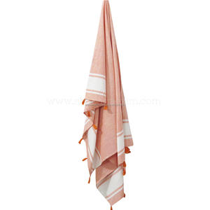 Serviette de bain indienne faite à la main motif rayé décoratif caractéristique comprimée détail de frange coton turc finition tissée à la main - Product Image 4
