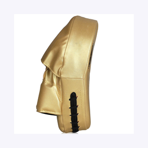 แผ่นรองฝึกซ้อมมวย QST Golden Boxing Focus Pads ทำจากหนัง PU อุปกรณ์ป้องกันสำหรับมวยไทย สายรัดปรับได้ น้ำหนักเบา - Product Image 2