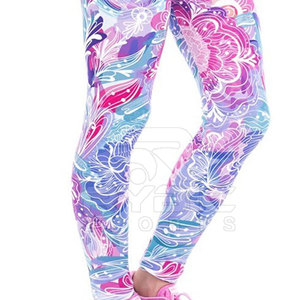 Leggings de sublimación para mujer de marca privada fabricados en Pakistán con tela elástica premium y diseño personalizado - Product Image 6