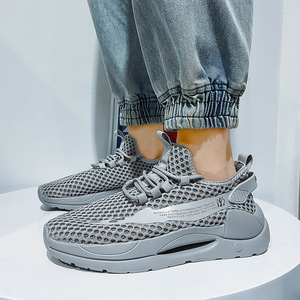 Zapatos deportivos informales transpirables de malla para hombre, calzado deportivo de verano, suela gruesa ligera que absorbe los golpes, calzado masculino a la moda para correr - Product Image 1