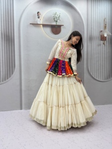 Top estilo Kediya de algodón con diseño Gamthi y trabajo de espejo, con lehenga de algodón, listo para usar, colección especial Navratri. - Product Image 4