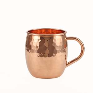Mug à Moscow Mule en cuivre martelé artisanal avec poignée en laiton, idéal pour les cocktails à la maison, les fêtes ou les bars - Product Image 1