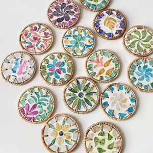 Sous-verre rond en rotin résistant à la chaleur avec motif floral classique pour la décoration des fêtes et les cadeaux, fabriqué au Vietnam - Product Image 4