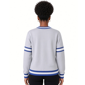 Sweat-shirt ras du cou en chenille gris chiné pour femme, avec bouclier brodé, en polaire, manches rayées bleues, vente en gros OEM - Product Image 4