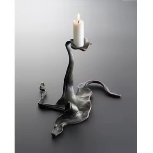 Support de bougie en laiton fait main, durable et écologique, avec tige torsadée et coupelle en forme de tulipe, tendance actuelle pour la décoration intérieure - Product Image 4