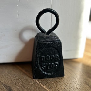 Butoir de porte original avec détails décoratifs en forme de gland - Product Image 1
