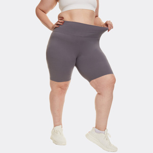 Shorts pour femmes à taille haute en tricot gris uni, coupe sportive, fermeture élastique, respirant, coupe régulière - Product Image 1