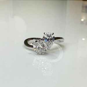 Bague Toi et Moi en or 14 carats _ Bague de fiançailles avec diamant de laboratoire en forme de poire et d'ovale - Product Image 6