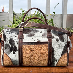 Sac de voyage en cuir de vachette pleine fleur véritable, personnalisé, avec poils, sac de week-end en cuir travaillé, sacs de voyage pour la nuit, unisexe - Product Image 4