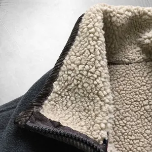 Veste en polaire sherpa gris anthracite foncé pour homme, avec col intérieur en sherpa beige, fermeture éclair, sans logo, sans étiquette, sans marque - Product Image 4