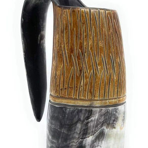 Jarra de Cuerno de Búfalo Estilo Vikingo Natural con Asa, Diseño Animal Pulido, Ecológica, Capacidad Personalizada para Cerveza, Vino y Sidra - Product Image 1