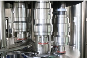 Machine de remplissage automatique de liquides Technohom, 12 buses, bouteilles en plastique de 1L, contrôle PLC, pompe à moteur électrique - Product Image 4