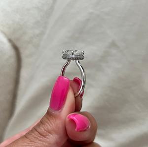 Bague de fiançailles avec halo double bordé de diamants de laboratoire carrés de 3 carats, bague halo unique, certifiée IGI - Product Image 3