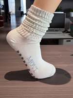 Chaussettes Antidérapantes Côtelées pour Jeunes Femmes, Idéales Pilates, Yoga, Ballet, Studio – Personnalisables avec Logo et Couleurs – Vente en Gros