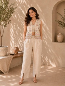 Conjunto de Chaleco Bordado de Algodón para Mujer con Pantalones hasta el Tobillo, Estilo Étnico Informal, Corte Holgado de Verano, Estilo India Pakistán - Product Image 1
