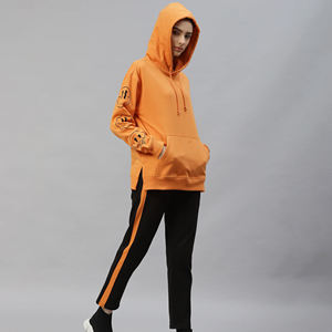 Conjunto Deportivo de Dos Piezas para Mujer, Tela Suave y Cómoda, Sudadera con Capucha de Manga Larga con Estampado Gráfico y Pantalones con Cintura Elástica y Franjas Laterales - Product Image 4