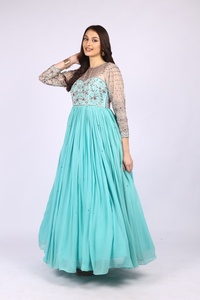 Collection de mode Royal Glam : Robe plissée 1 pièce pour femme avec broderie de perles Dana – Collection de mode Royal Glam - Product Image 4
