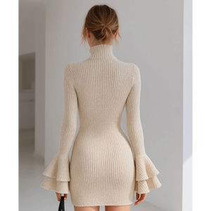 Vestido mini de punto con cuello simulado, abertura tipo llave, manga acampanada escalonada, tejido acanalado melange, vestido suéter ajustado con cuello choker - Product Image 3