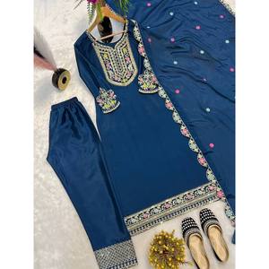 Traje de Diseño Elegante Estilo Indio y Pakistaní, Top, Pantalón y Dupatta - Product Image 4