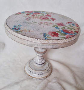 Présentoir à gâteaux en bois avec artisanat fait main pour une belle présentation de dessert dans un cadre rustique ou traditionnel - Product Image 3