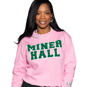 Sudadera AKA Miner Hall de chenilla rosa para mujer, con letras griegas bordadas, cuello redondo premium, top de hermandad - Product Image 4