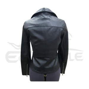 Veste en cuir noire asymétrique pour femme, style motard, avec multiples fermetures éclair argentées, personnalisable, vente en gros - Product Image 3