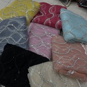 Sari en résille de créateur pour soirée, orné de perles, de paillettes et de broderies de perles, avec un chemisier en résille non cousu pour femme - Product Image 6