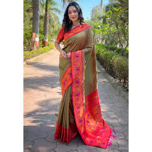 Sari de soirée en soie Paithani Muniya Meenakari tissé à la main avec des fils Zari, vert, de la marque Elite Weaves - Product Image 3
