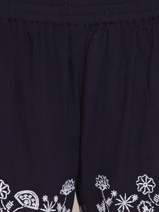 Shorts en coton tricoté noir pour femme, taille mi-haute élastique avec cordon de serrage, coupe ample décontractée, motif floral, style jupe-short - Product Image 6