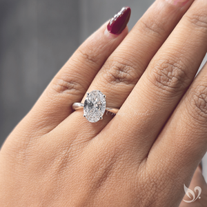 Anillo de compromiso de lujo con diamante ovalado de 3 quilates cultivado en laboratorio, engaste de tallo pellizcado en oro blanco de 10K - Product Image 5