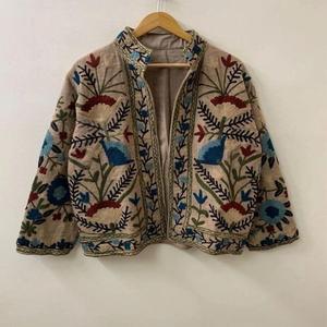 Veste en velours brodée pour femme, col montant, manches longues, vêtement d'extérieur d'automne, broderie à la main, design réversible, vente en gros - Product Image 2
