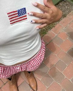 Camiseta sin mangas de algodón blanco con cuentas hechas a mano con la bandera de EE. UU., cuello redondo, chaleco de verano para mujer, ropa informal para fiestas y actividades al aire libre. - Product Image 2