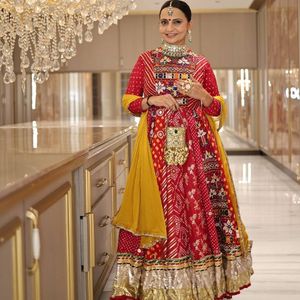 Lehenga Choli en coton mousseline épais à imprimé numérique avec broderie miroir véritable et dupatta en georgette, prix de gros par Royal Export - Product Image 5
