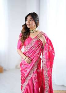 Sari indien élégant en satin de soie avec broderie de sequins, idéal pour les mariages et les fêtes traditionnelles, drapé avec accents roses HK 80 DC - Product Image 4
