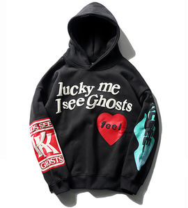 Sudadera con Capucha Best Lucky Me I See Ghosts para Hombre, Negra, Estilo Urbano, Oversize, de Algodón French Terry, con Estampado Frontal y Logotipo de Corazón - Product Image 1