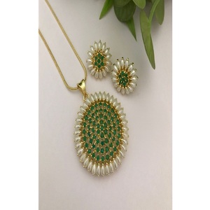 Precioso conjunto de collar con colgante de perlas auténticas chapadas en oro de primera calidad y circonitas cúbicas para mujeres y niñas, ideal para bodas. - Product Image 1