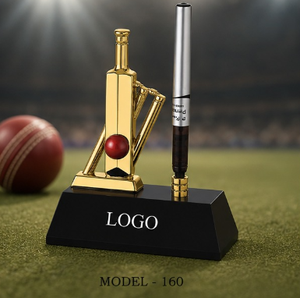 Trophée de cricket portable plaqué or avec porte-stylo, gravure et moulage pour activités promotionnelles - Product Image 1