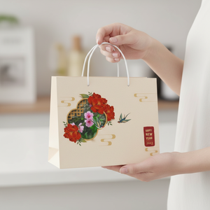 ถุงกระดาษเคลือบลามิเนตแบบกำหนดเอง หรูหรา เป็นมิตรกับสิ่งแวดล้อม ย่อยสลายได้ พร้อมพิมพ์โลโก้ด้วย UV สำหรับบรรจุภัณฑ์ของขวัญและตกแต่ง - Product Image 5