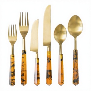 Juego de Cubiertos Clásico Dorado con Mango de Resina, Cuchara, Tenedor y Cuchillo de Acero Inoxidable, Vajilla al por Mayor para Comedor Fino, Decoración para el Hogar y la Cocina - Product Image 1