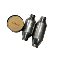Convertisseur catalytique rond en acier inoxydable avec noyau en céramique en nid d'abeille Catalyseur automobile à trois voies pour l'échappement des véhicules