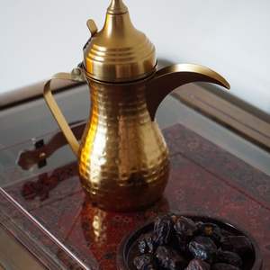 Cafetière arabe élégante en acier inoxydable, théière décorative pour le service du café, idéale pour les majlis et les rassemblements - Product Image 4