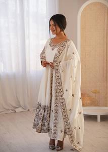 Ramdev Trading - Conjunto de Kurti de Seda Romana de Secado Rápido para Mujer, Estilo Étnico Moderno, para Todas las Temporadas, Lehenga Nupcial, Vestido Anarkali, Venta al por Mayor - Product Image 6