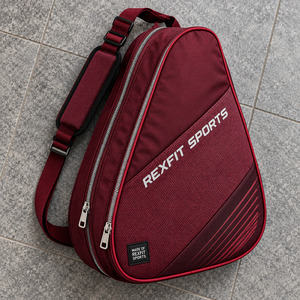 Sac de raquette de padel personnalisé Club Travel avec panneau frontal texturé, bandoulière réglable et deux compartiments zippés OEM - Product Image 1