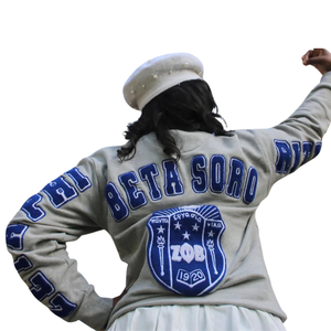 Sudadera Zeta Phi Beta con Diseño de Chenille en la Espalda, Color Gris Jaspeado, para Mujer, con Letras Griegas Bordadas, Cuello Redondo, Premium - Product Image 2