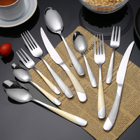 Collection de Couverts Raffinés en Acier Inoxydable – Cuillères, Fourchettes, Couteaux pour la Table Quotidienne, la Cuisine et les Réceptions Haut de Gamme