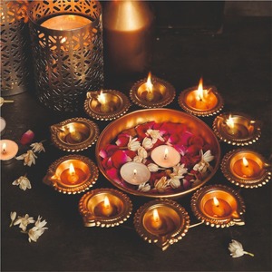 Cuenco Urli Tradicional de Latón con 9 Soportes para Diya, Decoración para Diwali, Centro de Mesa con Florero Flotante para Hogar, Hotel, Boda - Product Image 6