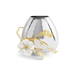 Jarrón de Mesa Contemporáneo de Acero Inoxidable con Diseño de Flores Doradas, Pieza Decorativa Hecha a Mano para Bodas e Interiores del Hogar - Product Image 1