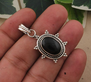 Pendentif vintage en onyx noir plaqué platine, serti dans un cadre en argent sterling 925, style victorien, pierre précieuse naturelle, collier unisexe - Product Image 3