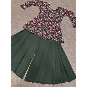 Conjunto de Chifón con Bordado Elegante y Lentejuelas, Mangas Tres Cuartos - Product Image 3